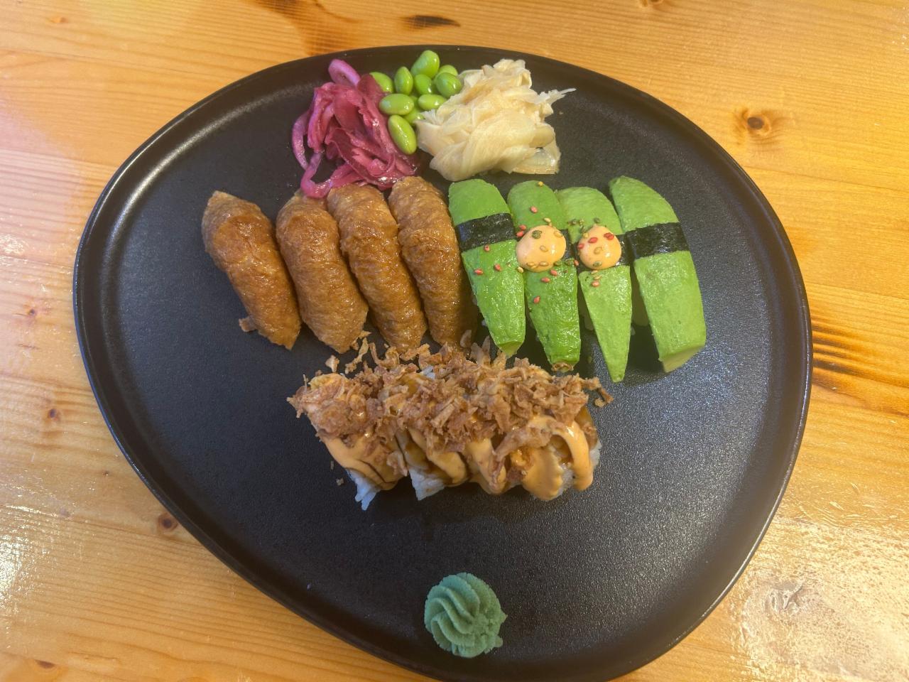 Urval av färsk sushi från Minari Sushi i Sunne